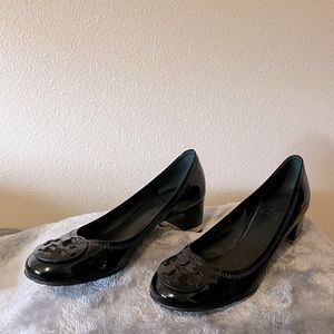 Tory Burch - Low Heel Signature Logo Black Shoe